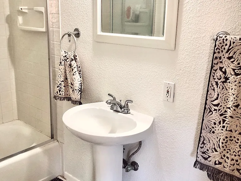 239 Avenida Del Mar #C — Photo 9