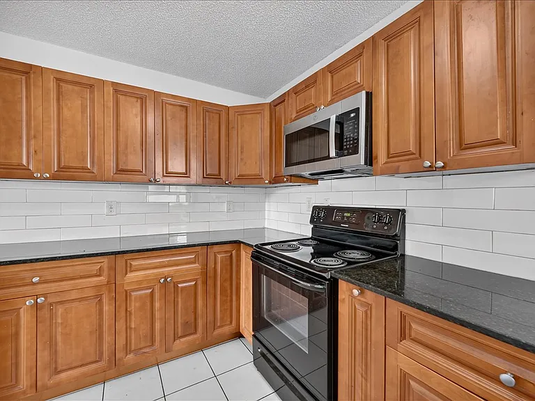 1880 SW 4th St #3 — Photo 2