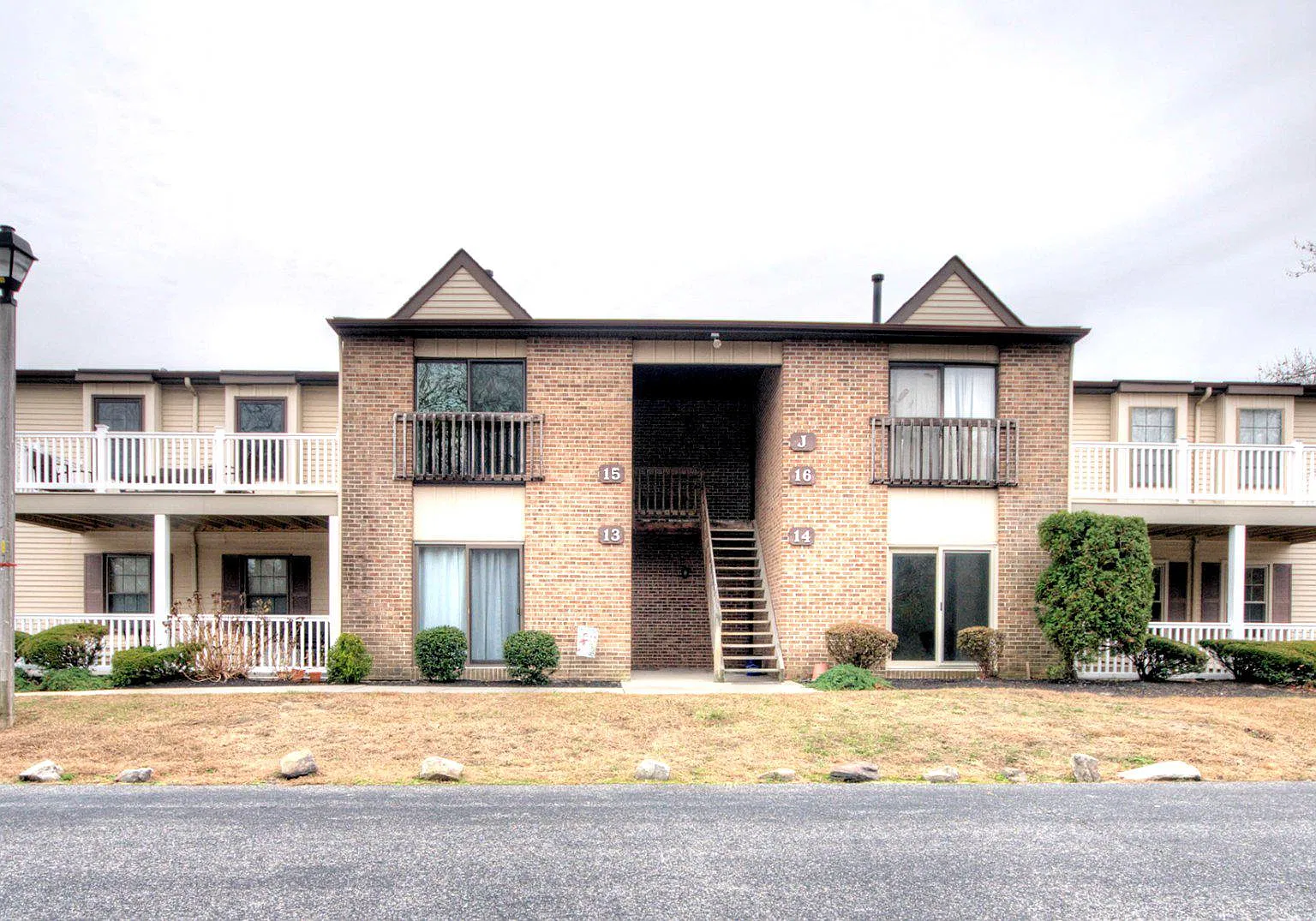 2 bed, 2.0 bath, 1180 sqft, $2,400 — Photo 1