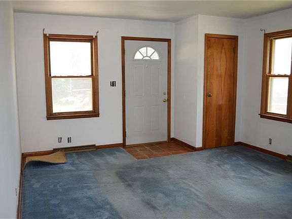 4th image of 305 Ridge St