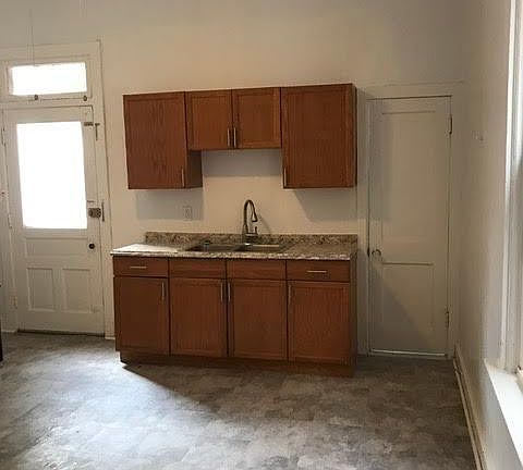 4th image of 2413 W Clifton Ave #01