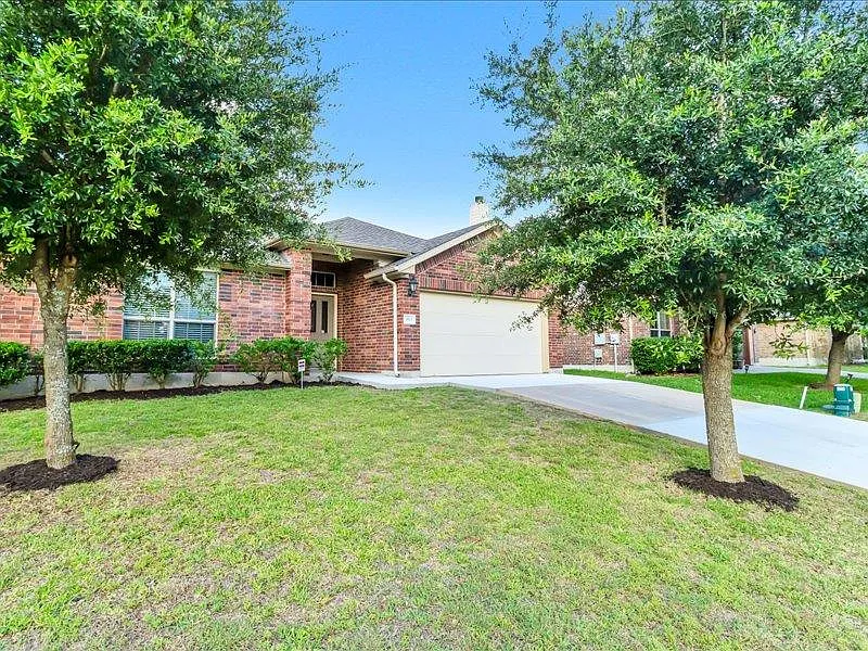 4 bed, 2.0 bath, 2110 sqft, $2,250 — Photo 1