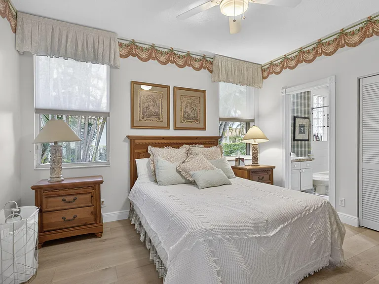 10880 Northgreen Dr — Photo 27