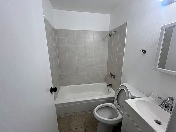 4th image of 3062 Ocean View Blvd APT B