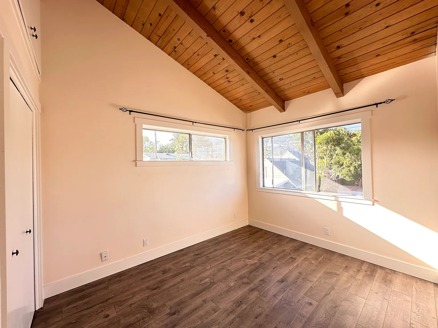 2 bed, 1.5 bath, $4,500 — Photo 3