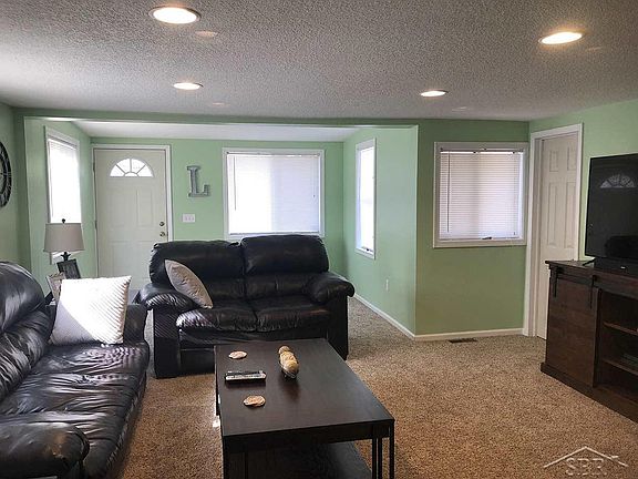 Very spacious living room, with new carpet.