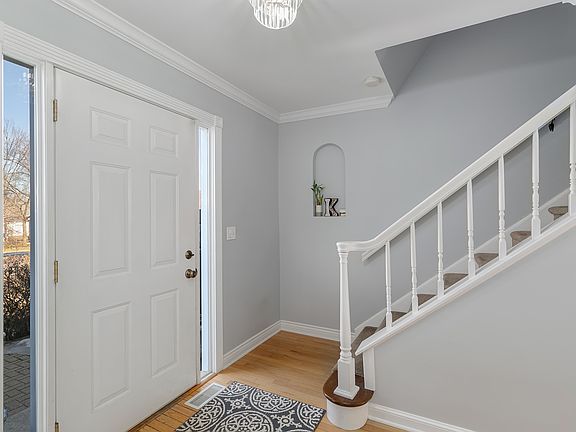 3rd image of 226 Pinewood Ln