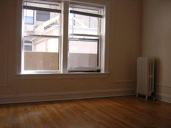 5th image of 2324 N Lincoln Park W APT 2B