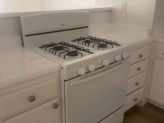 4th image of 13628 Kornblum Ave APT 10