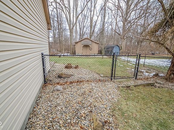 5th image of 5853 Oakcrest Dr