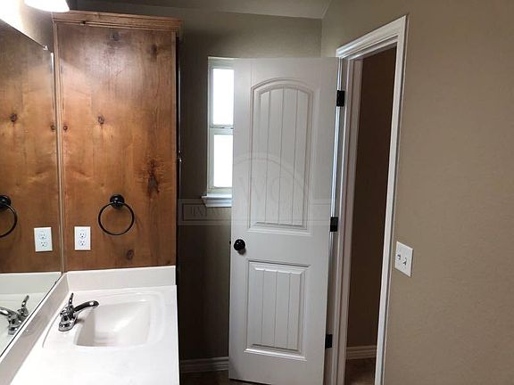 5th image of 504 Sladecek Dr #B
