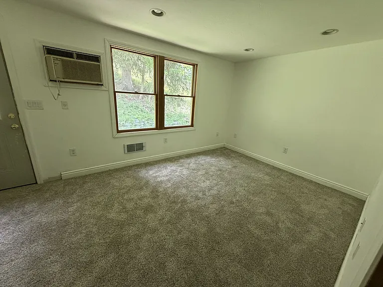 1016 Old Washington Rd — Photo 9
