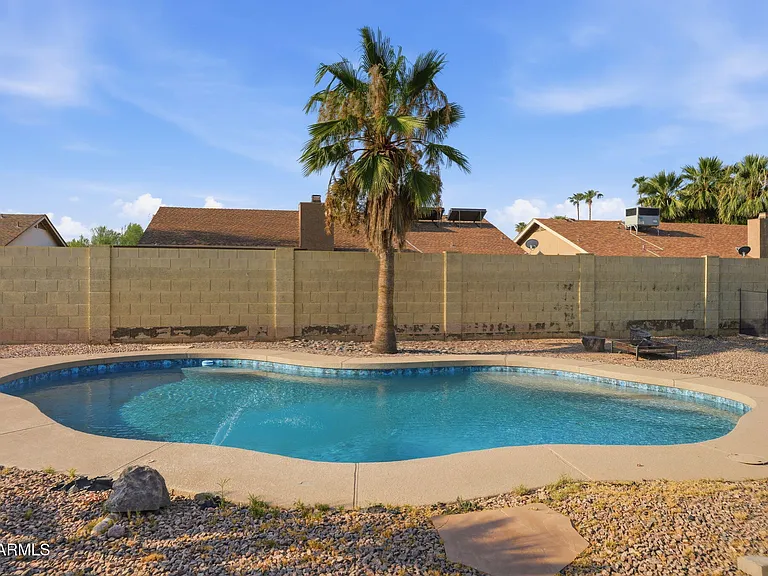 1735 E Stephens Dr — Photo 40
