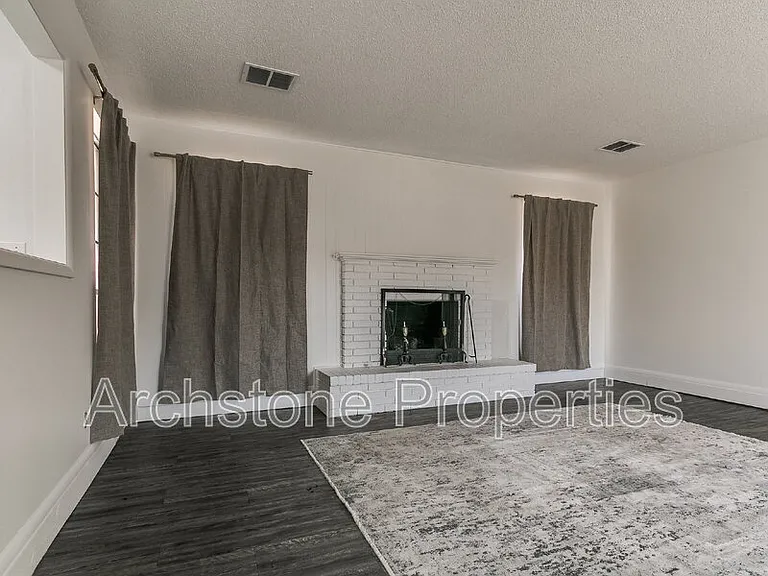 4508 NW 26th St — Photo 7