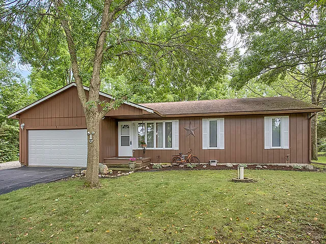 1709 S Shore Dr photo 1
