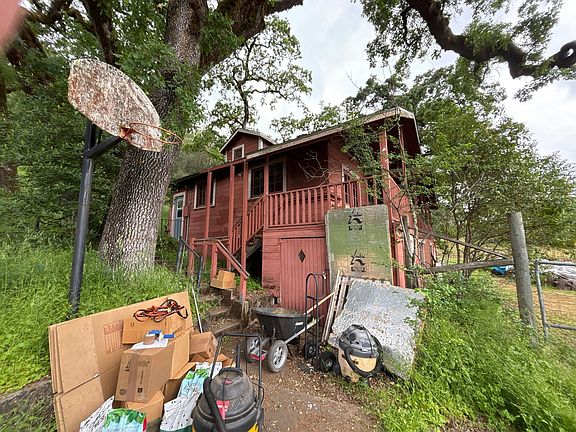 4th image of 2798 Spring St