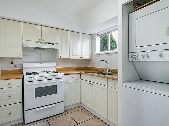 5th image of 812 Calle Saragosa APT 2