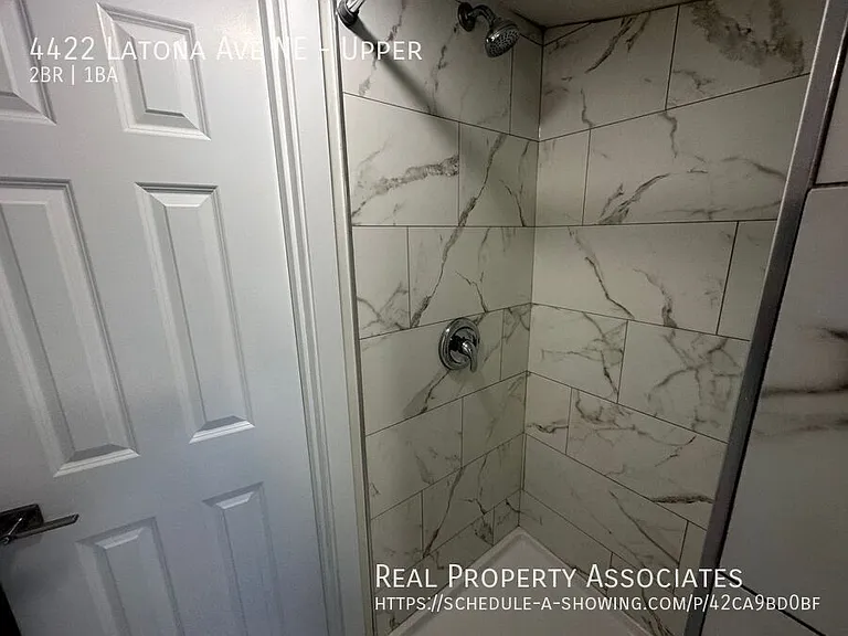 4422 Latona Ave NE #UPPER — Photo 13