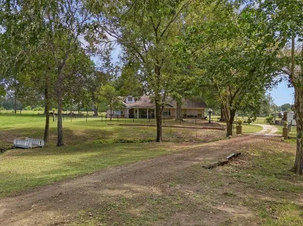 249 County Road 350, Broaddus, TX 75929