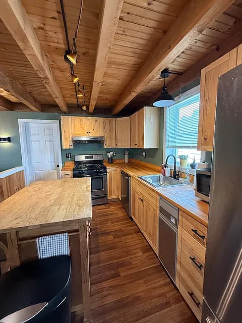 4 bed, 1872 sqft, $2,500 — Photo 4