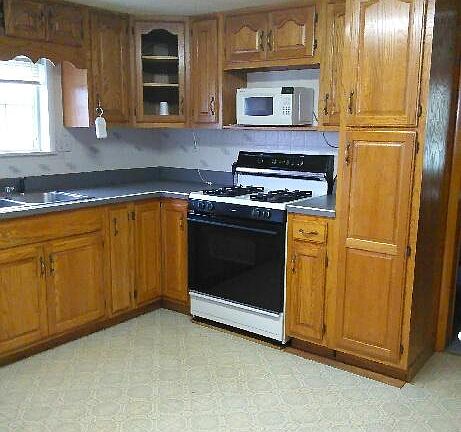 4th image of 60444 Main St