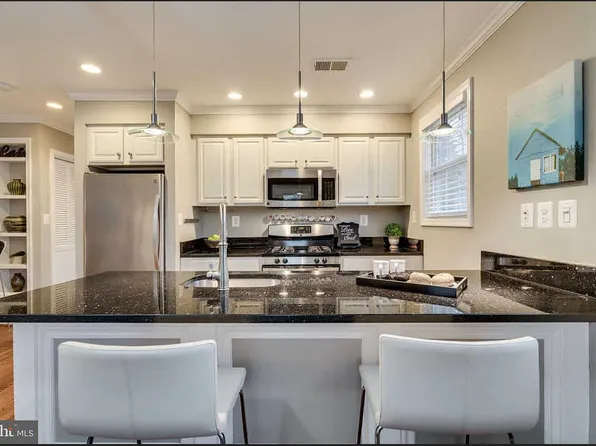 33 E Reed Ave, Alexandria, VA 22305