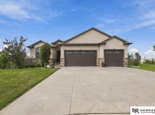 6301 Artisan Ct, Lincoln, NE 68508