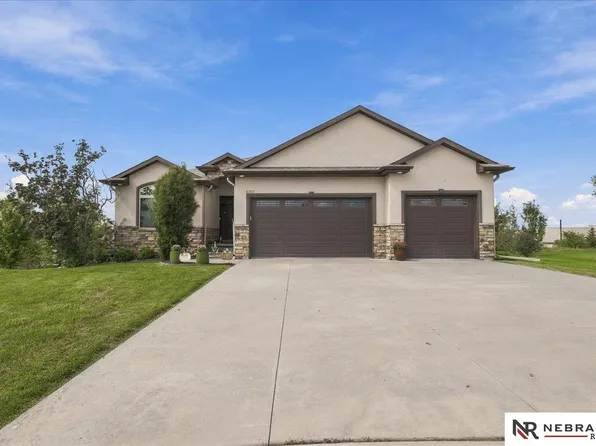 6301 Artisan Ct, Lincoln, NE 68508