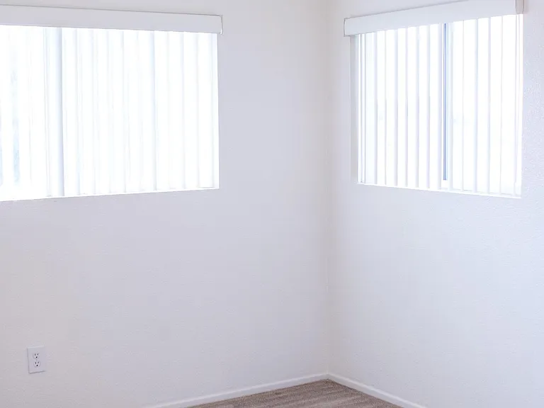 3rd bedroom (2nd floor)