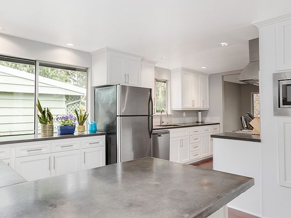 3rd image of 10021 46th Ave NE