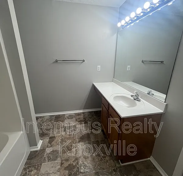 1013 Ashley Michelle Ct — Photo 22