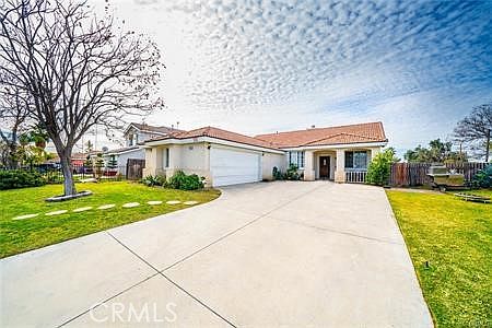 1st image of 995 Riverwalk Dr