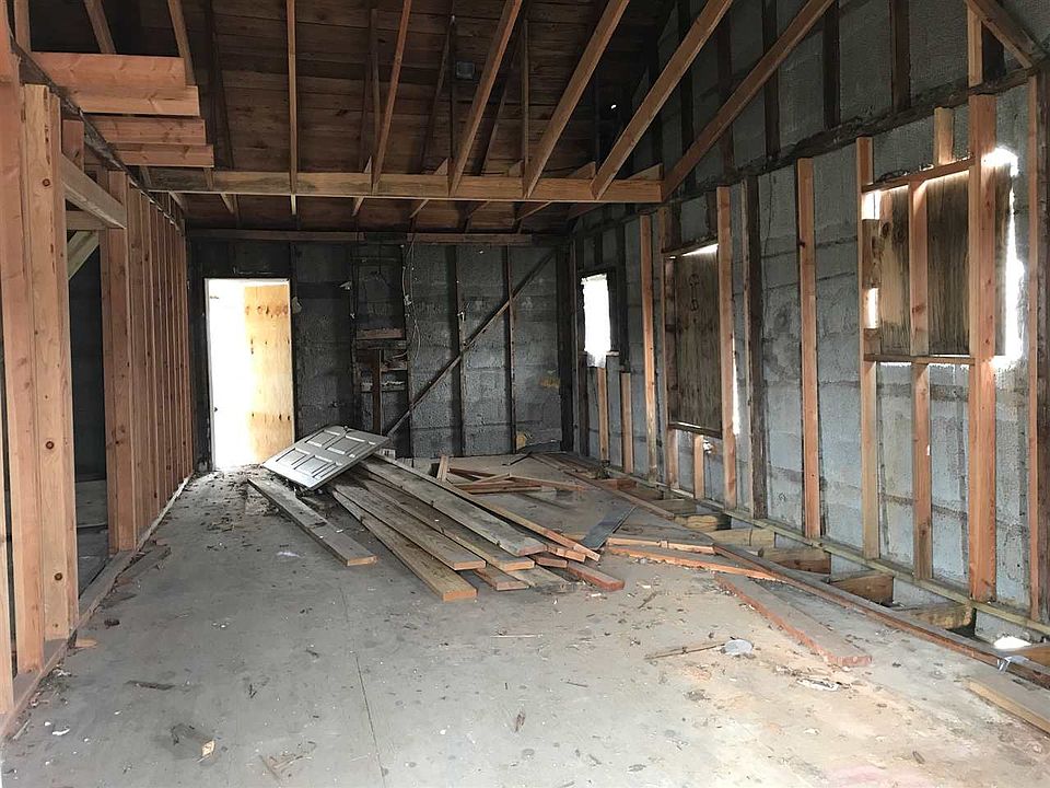2nd image of 711 Wolverton St