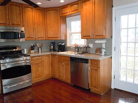 2nd image of 16 Kalmia St
