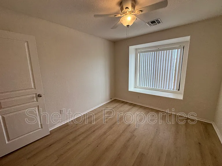 17229 W Caribbean Ln — Photo 14