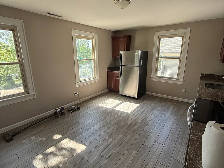 222 N Cherry St — Photo 7