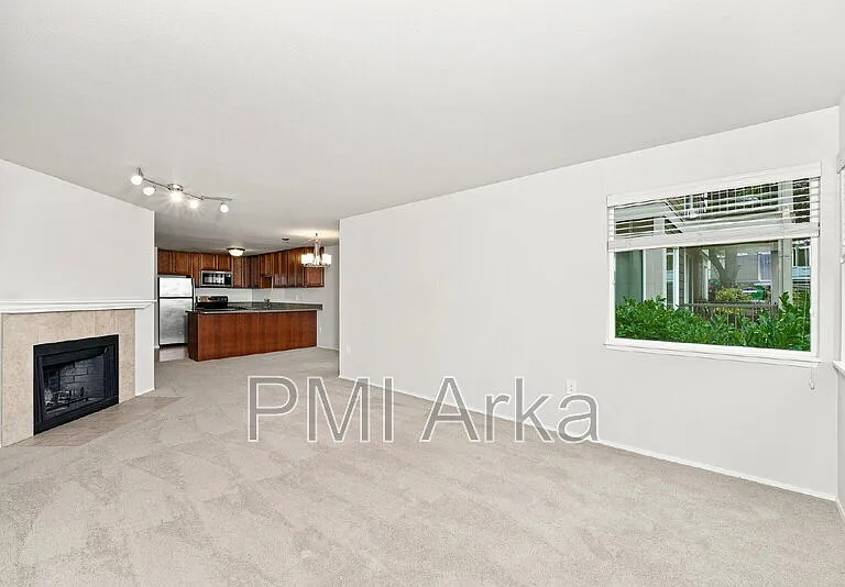 700 Front St S #D203 — Photo 4