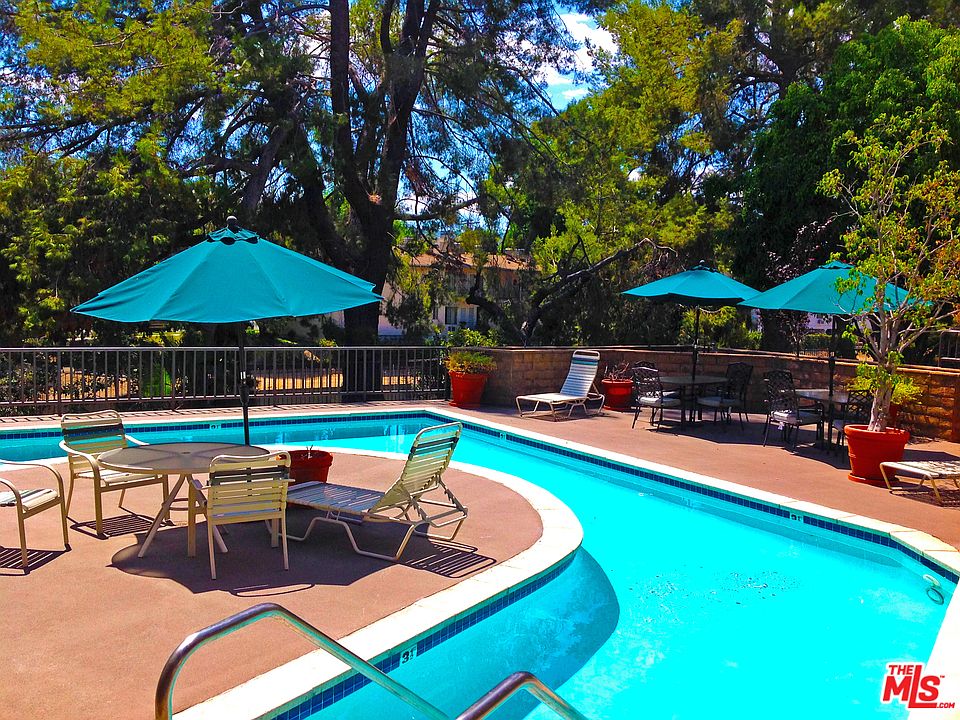 1st image of 13331 Moorpark St APT 203