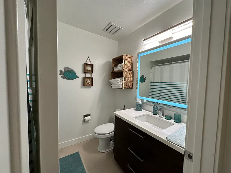 N 28th Dr — Photo 11
