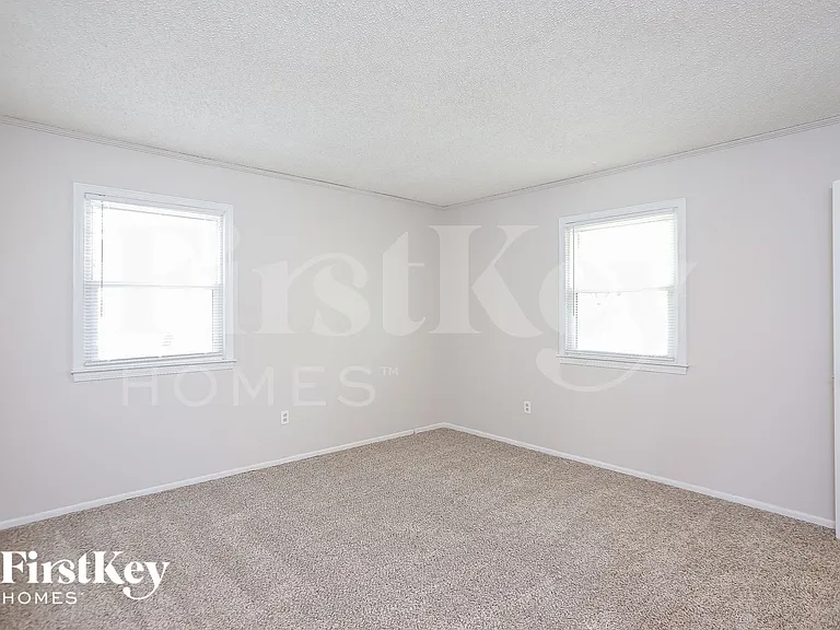 1720 Wornall Rd — Photo 11