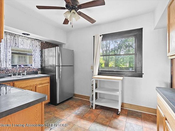 2nd image of 435 Regent St