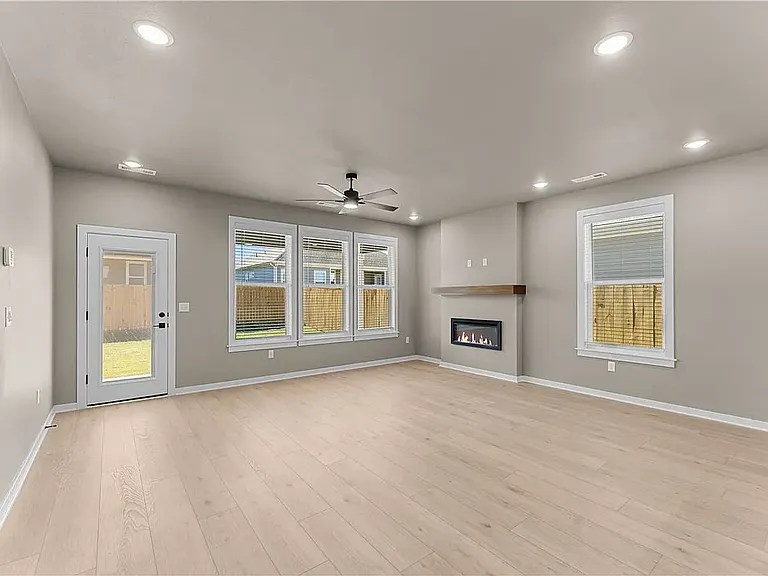 5911 SW Chiefs Ave — Photo 15