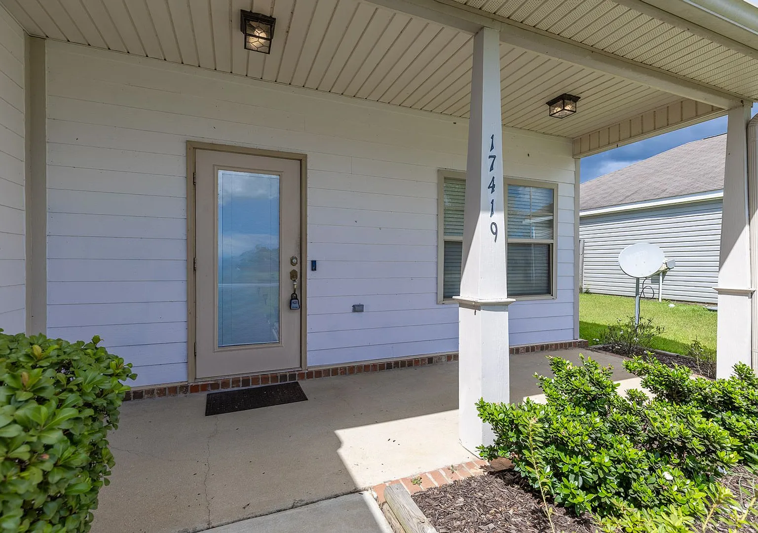 Beautiful 3BR/2BA Home with Fenced Yard in Hidden Lakes — Photo 2