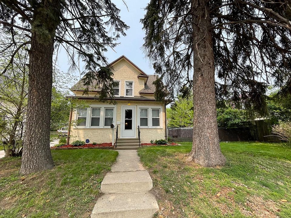 1st image of 679 40th Ave NE
