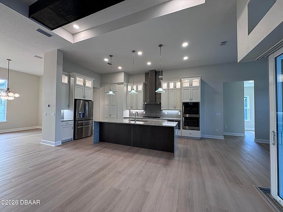 5th image of 449 Mosaic Blvd