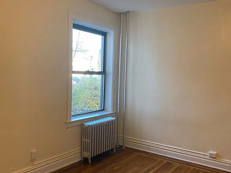Sevilla Grande - Renovated Units at Journal Square Path — Photo 48