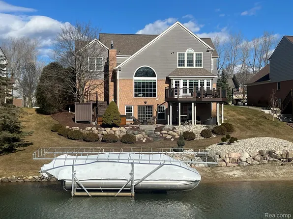 1387 Marina Pointe Blvd, Lake Orion, MI 48362