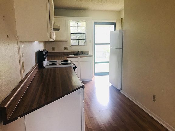 4th image of 1605 W Elm St