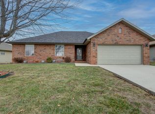 993 W Cambridge Ave, Nixa, MO 65714