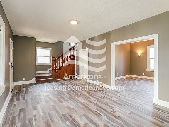 1146680_003_wm_-_living_room_13381390.jpg